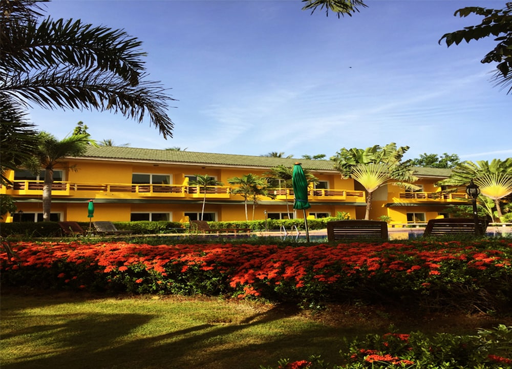 Hotel Bacchus Home Resort - Image 1