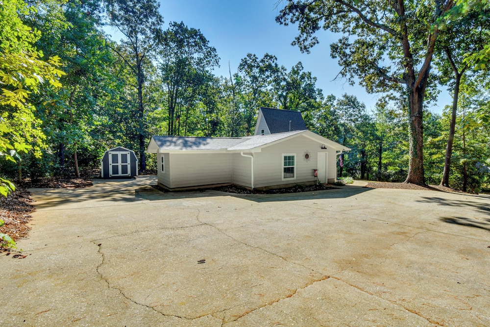 A-frame Anderson Cabin: Half Mi to Lake Hartwell! view 5