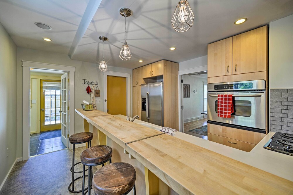 Home w/ Patio, 2 Blocks to St. Lawrence River - Property Image 18