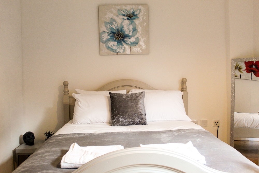 58 The Gardens view 5