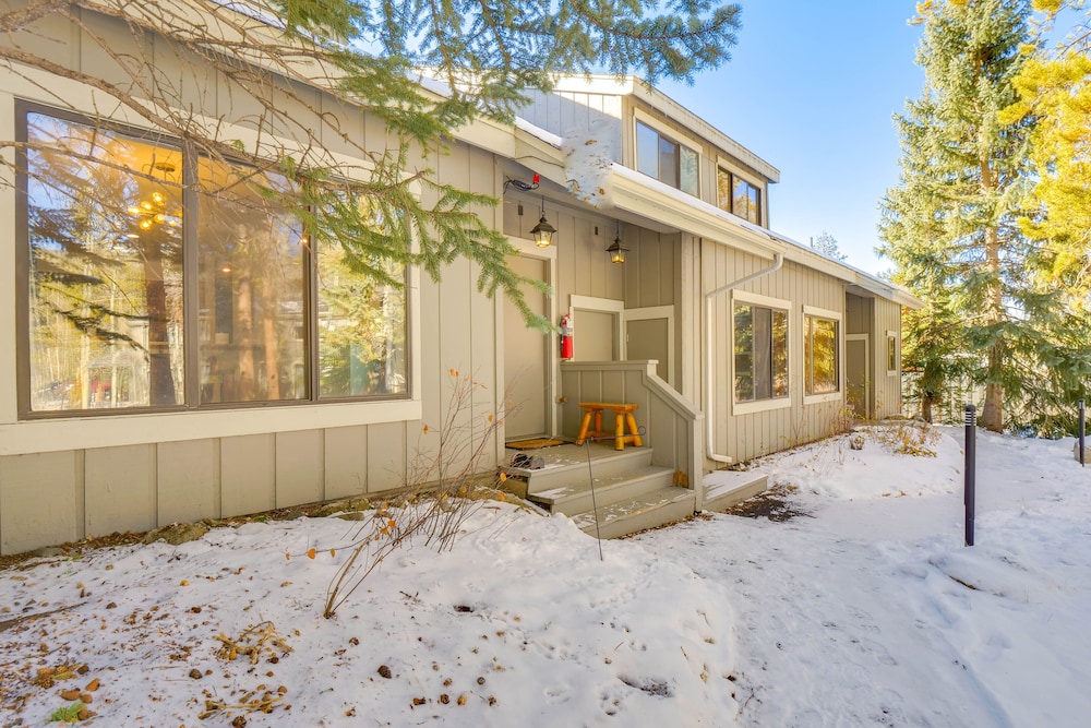 Keystone Escape w/ Fireplace + Mountain Views!