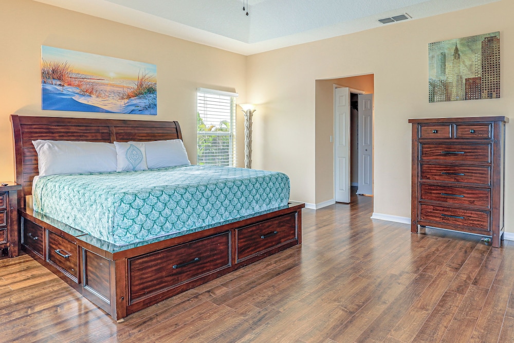 Pool & Spa: Spacious Port St Lucie Villa!