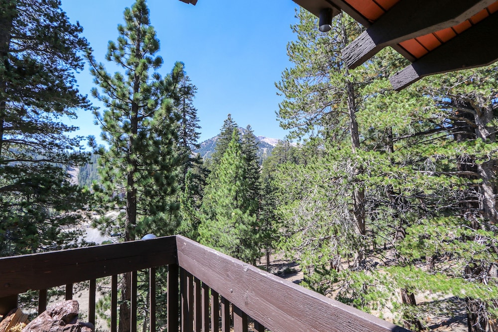 Mammoth West 143 Quiet Condo With Amazing Mountain Views and A Short Walk to Canyon Lodge by RedAwning