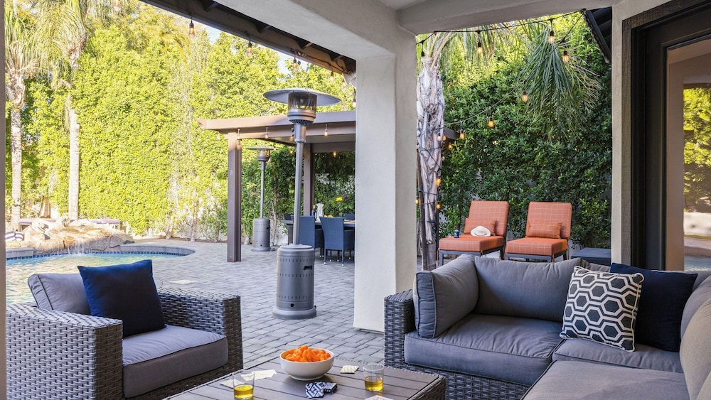 Private Pool, Outdoor Dining & Fireplace Near North Scottsdale Hotspots Desert Luma by Avantstay