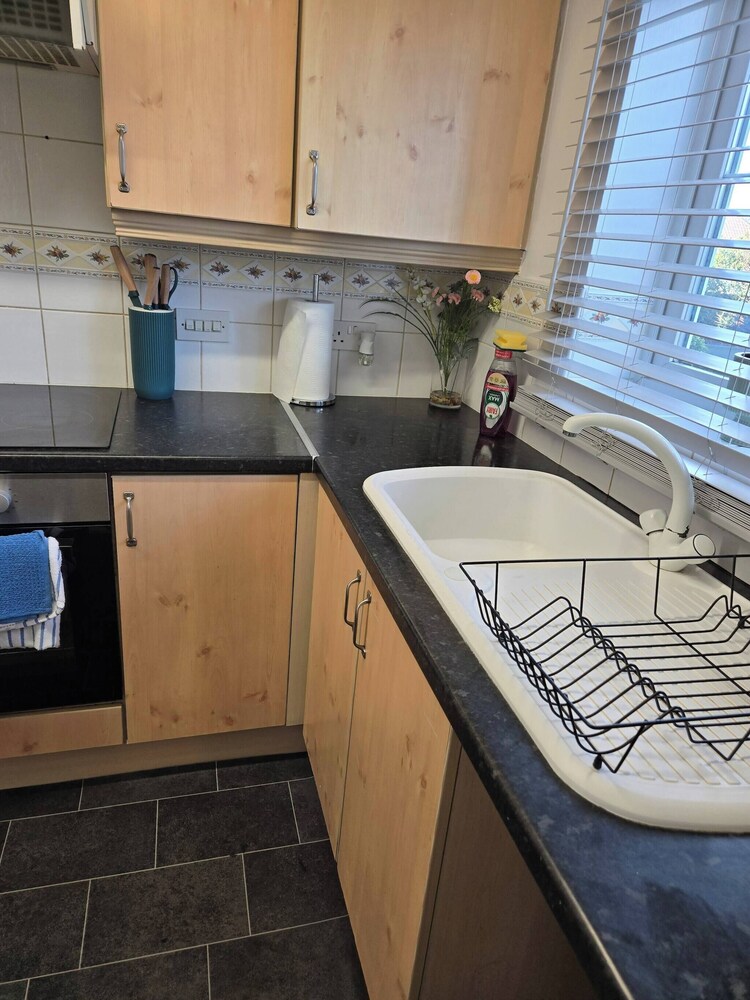Tranquil Getaway in Wolverhampton - Perfect for Relaxation
