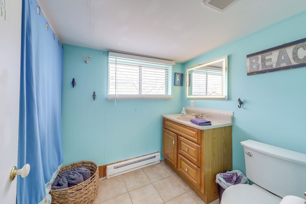 Walk to OOB Pier: Family-friendly Home w/ Hot Tub!