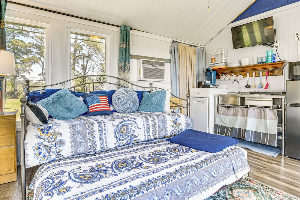 Tiny House w/ Big Views: Cabin in Shiloh!