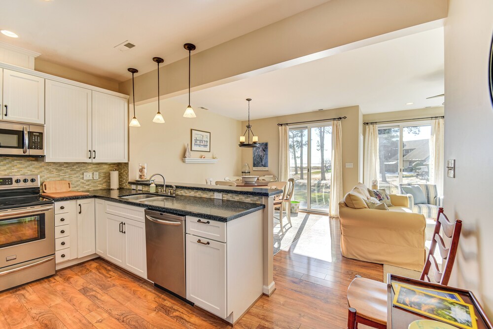 Walk to Beach: Home w/ Pool Access in White Stone