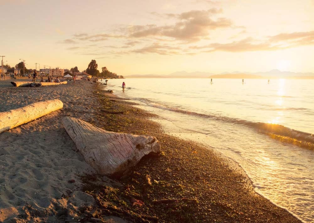 Alki Beach Escape Romantic Waterfront Getaway for 2 Extended Stay