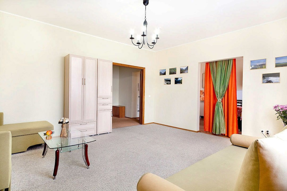 Apartment Etazhydaily Malysheva 4B