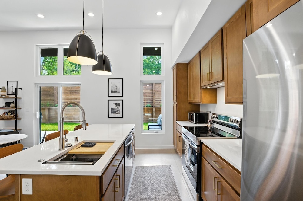 500 House - Unit D 2 Bedroom Townhouse