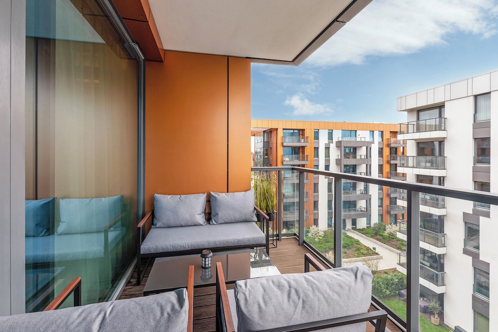Brabank Riverside & Parking by Downtown Apartments
