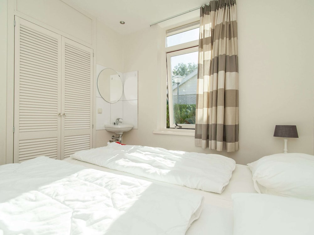 Cozy, Detached Holiday Home With Terrace, Near the Sea view 3