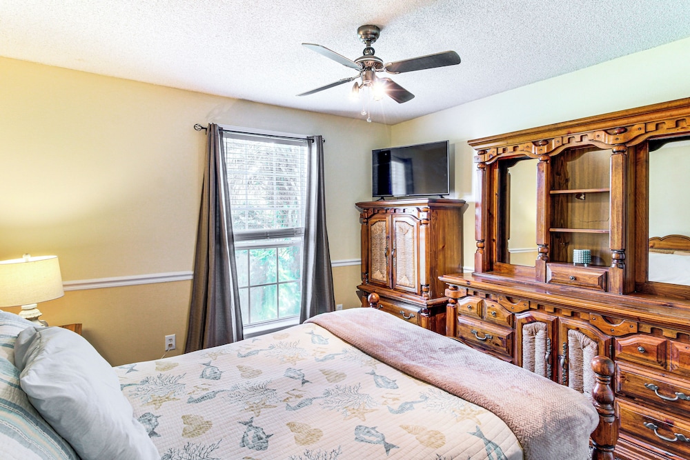 Outdoor Oasis: Group Getaway in Pensacola!