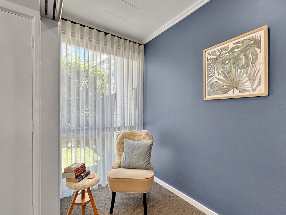 Peaceful 1-bed Unit in Leafy Yokine