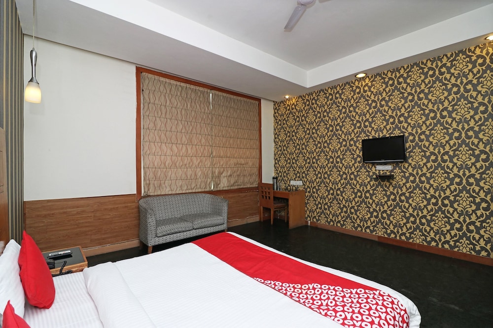 OYO 421 One Hotel - Property Image 2