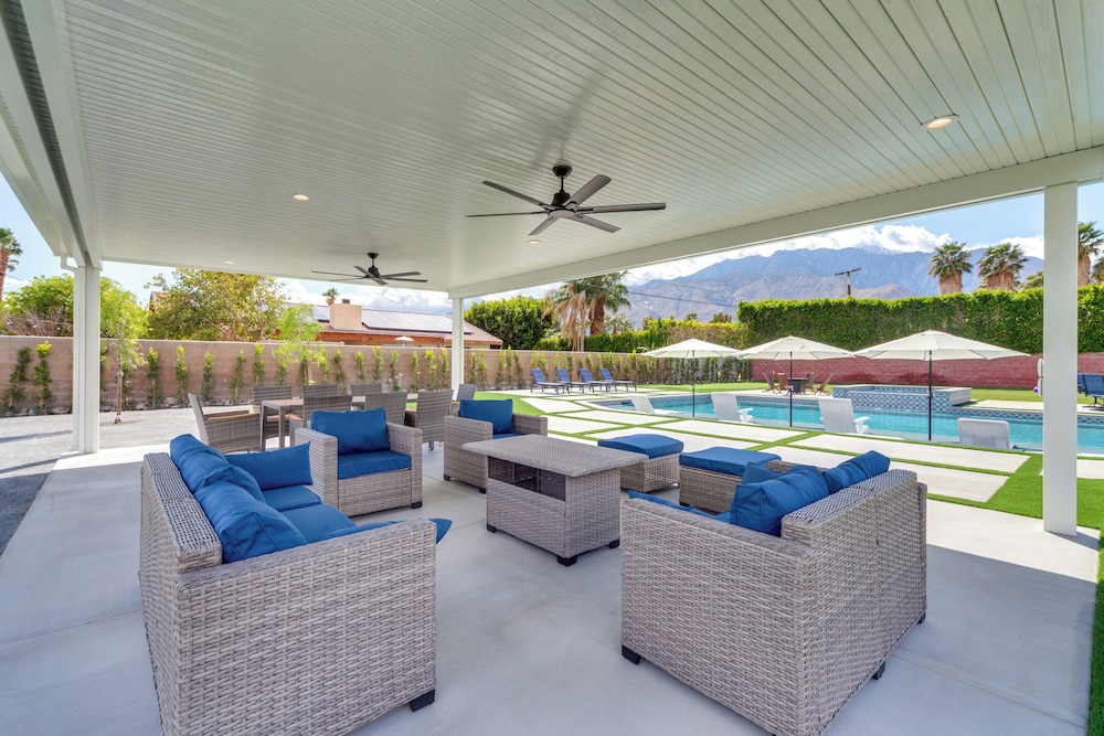 Outdoor Entertainment: Palm Springs Group Escape
