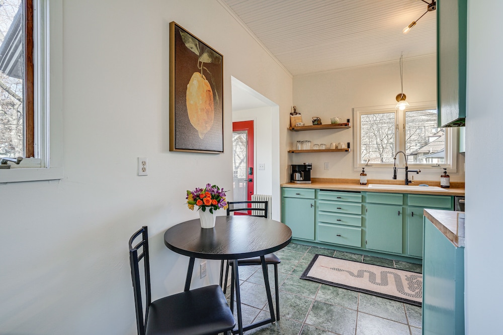 Saint Paul Vacation Rental Near Shopping & Dining!