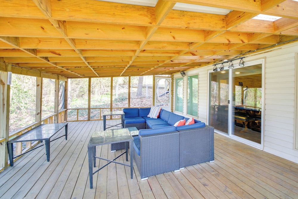 Lake Hamilton Family Gem: Hot Tub & Boat Slip!