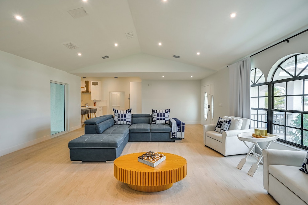 Private Pool, Patio & Peace: Marco Island Getaway