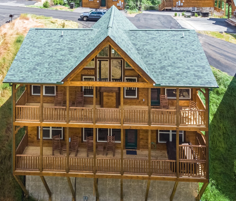 Serene Mountain Retreat 3BR Haven in Gatlinburg