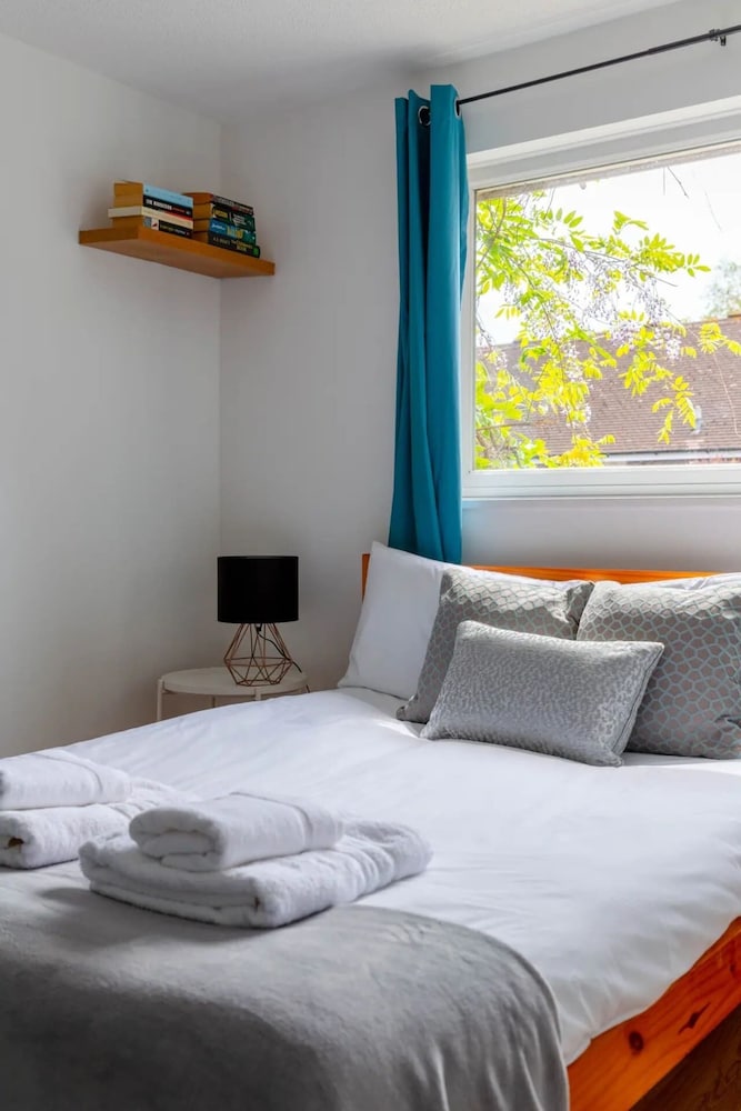 Bright 3 Bedroom House With Terrace, 16 Mins to Big Ben