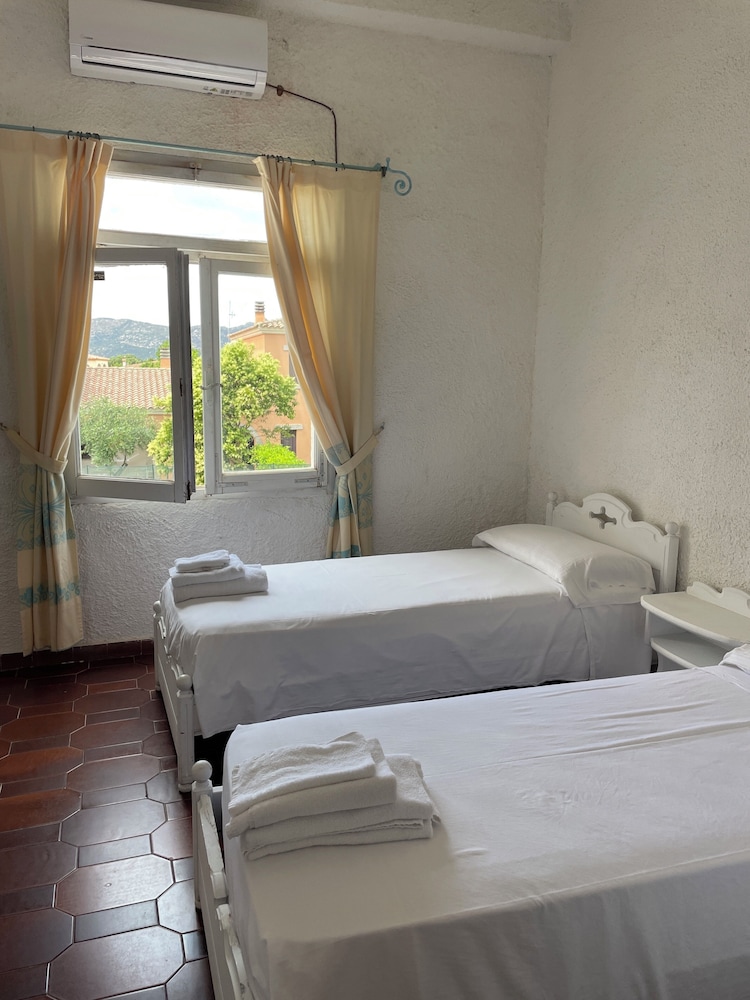 AL FARO VINTAGE HOTEL -SPIAGGIA LA CINTA-SAN TEODORO