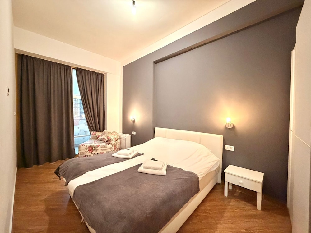 Orange Central Suites