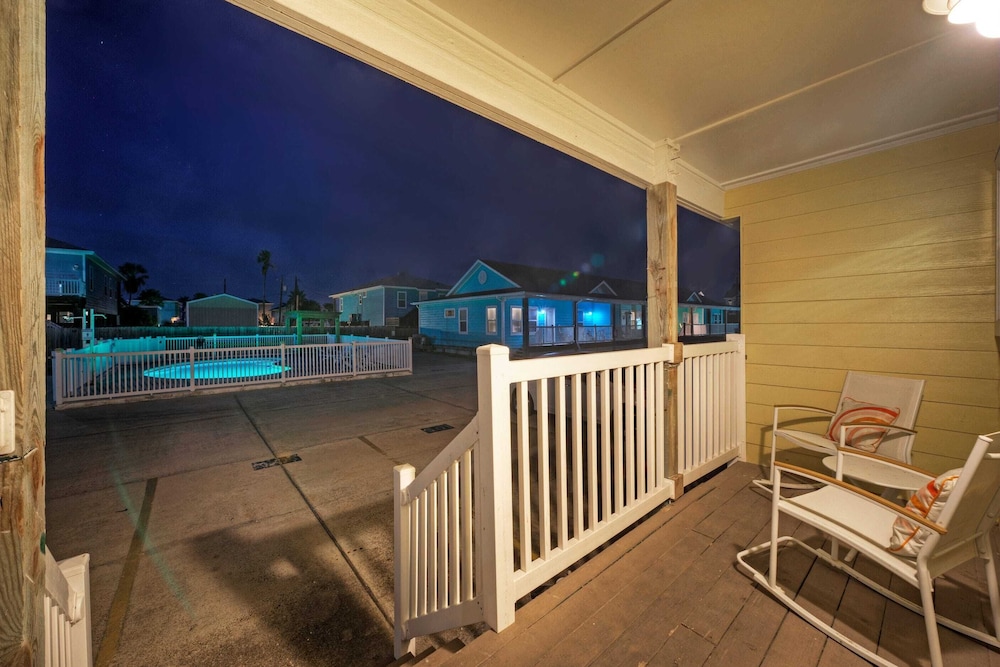 Stylish 2BR Coastal Getaway w/ Pool & Prime Location Lazy Fun