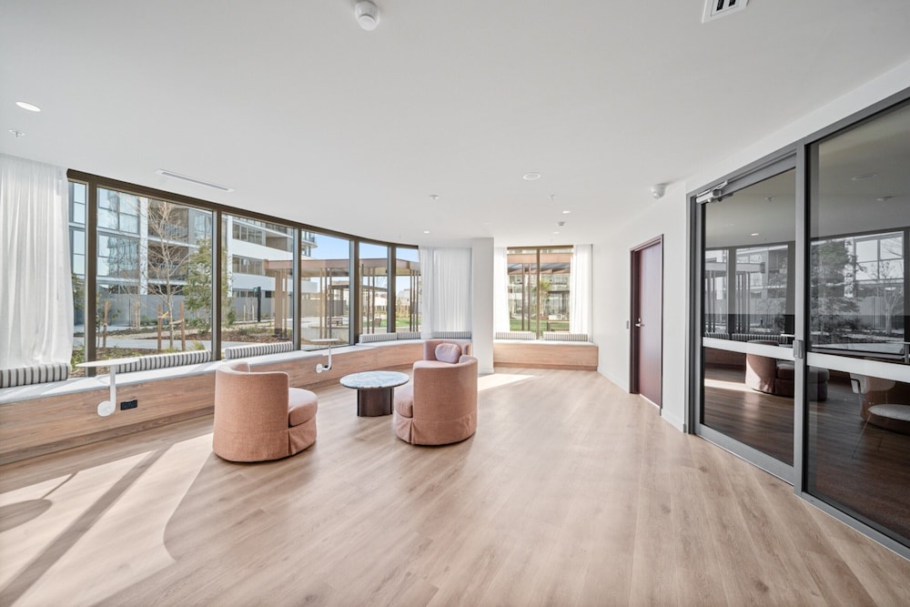 Apartment With Gym and Indoor Pool Access