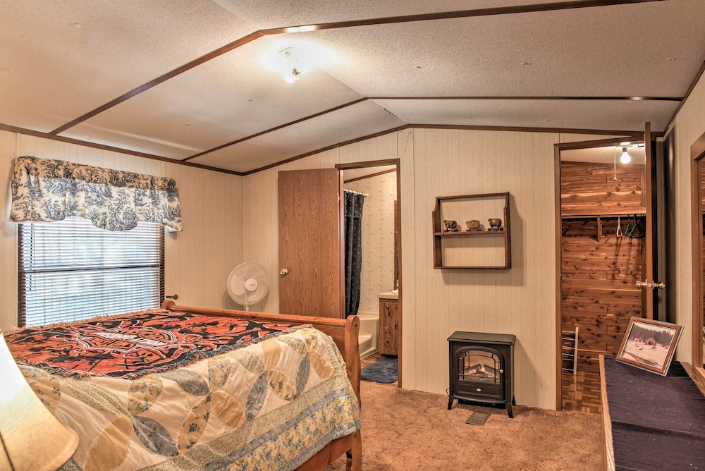Cloudcroft Cabin w/ Deck: Near Skiing & Fishing!