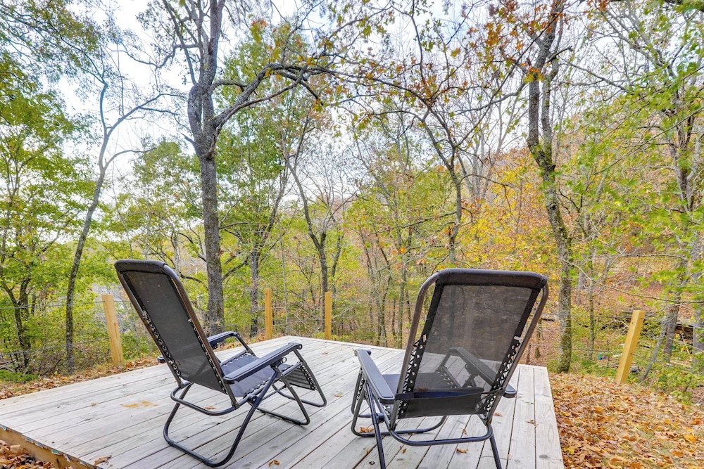 Grill & Rooftop Deck: Cozy Hideaway in Garfield