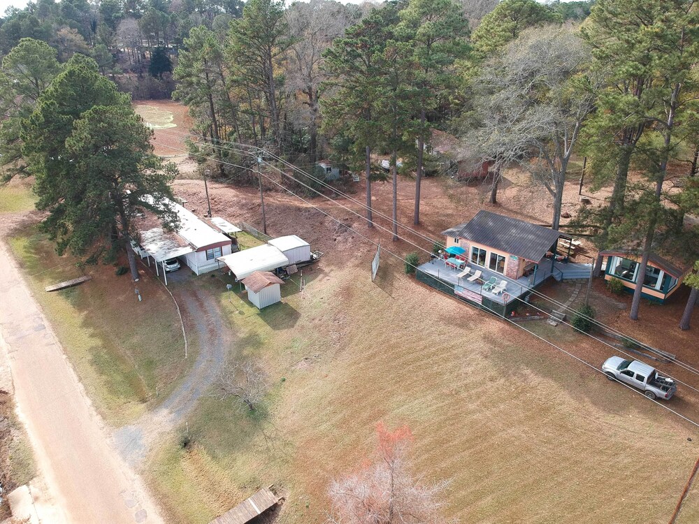 Lakeside Pleasure Island Cabin w/ Deck  Gas Grill - Property Image 6