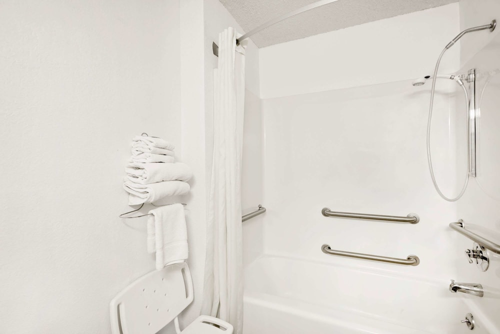 Newburgh Vacations - Super 8 by Wyndham Newburgh/West Point Near Stewart Airport - Property Image 7