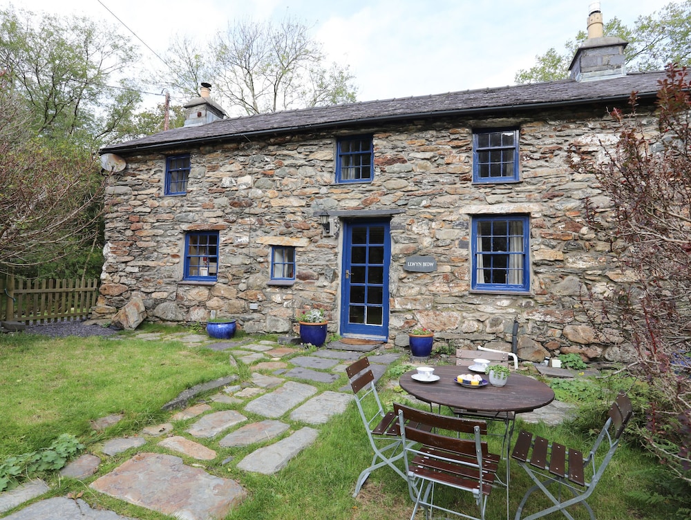 Caernarfon Vacations - Llwyn Bedw - Property Image 1
