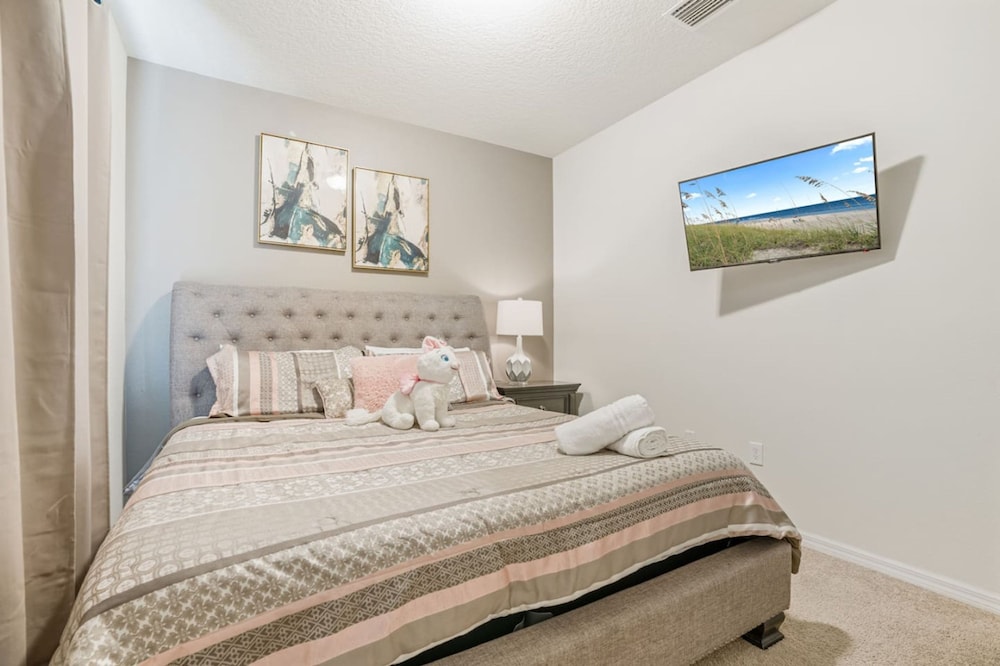 Luxury 5bdr House w Pool - 8863