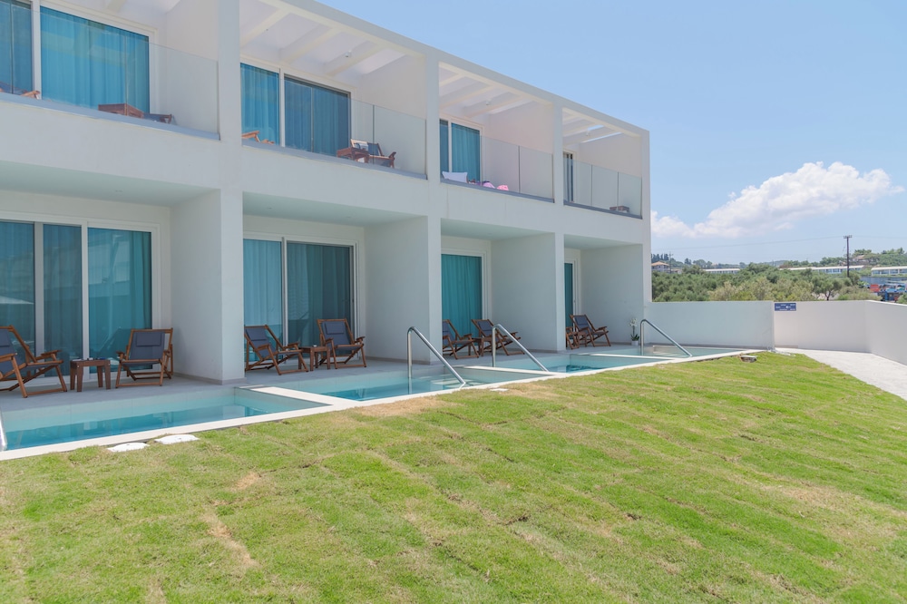 Mirage Bleu Hotel 44