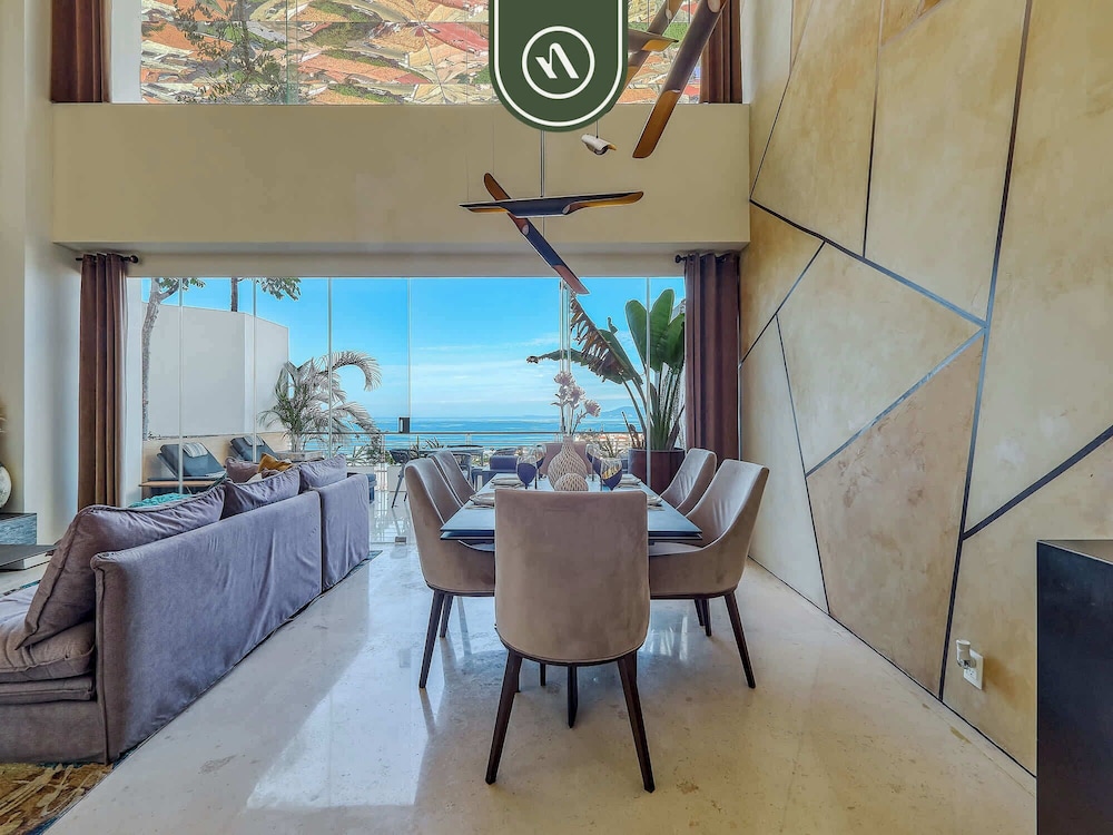 Two Story 2 BR Penthouse - Pool - Ocean View