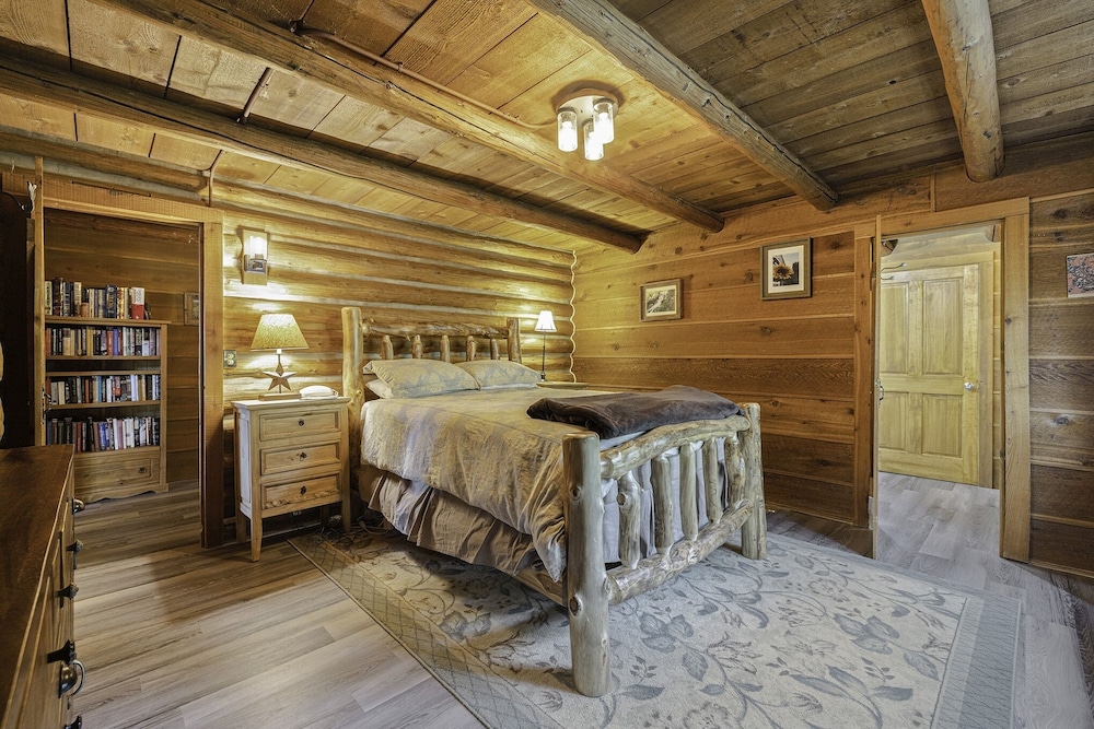 Broadmeadow Cabin - Pet Friendly - Hiking Snowshoeing Ski - Near Allenspark - Estes Park 3 Bedroom Cabin by RedAwning view 2