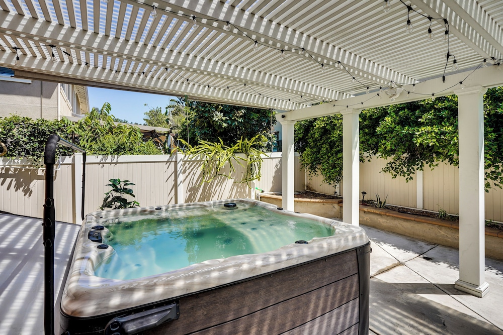 3 Mi to Disneyland: Home w/ Hot Tub + Game Room