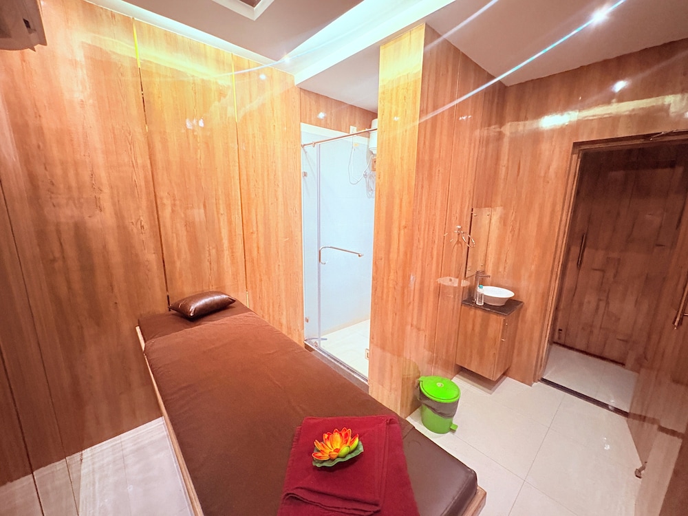 Hotel Jairam Way Bay