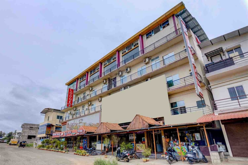 IROOMZ Eco - HOTEL BIG BOSS