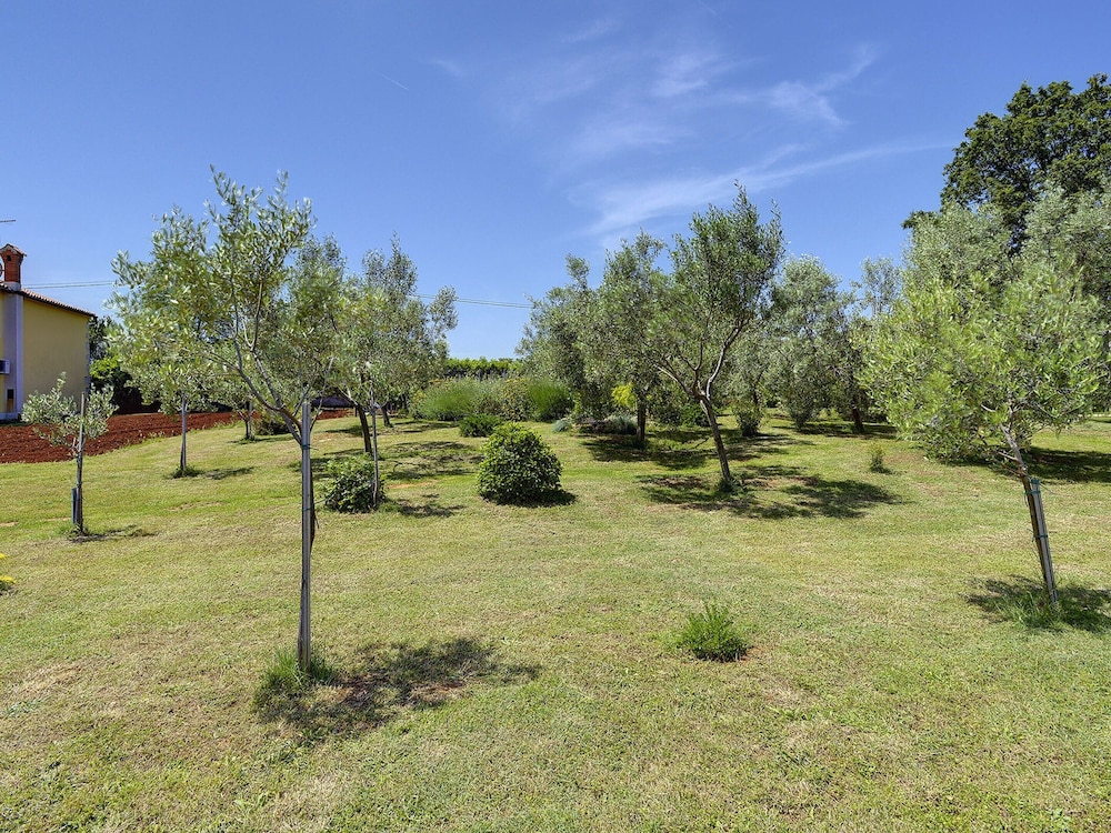 Apartment With Modern Decor and Spacious Garden, 3 km From the Beach view 4