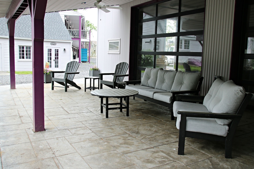 Plum Point Lodge