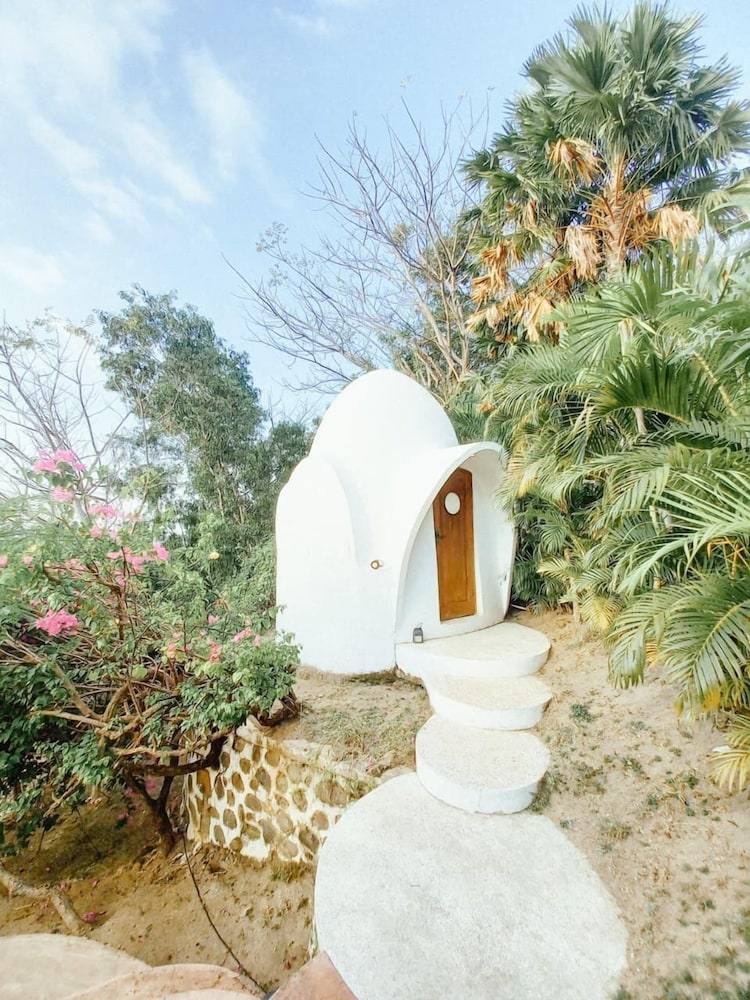 Mentigibay Dome Villa Lombok