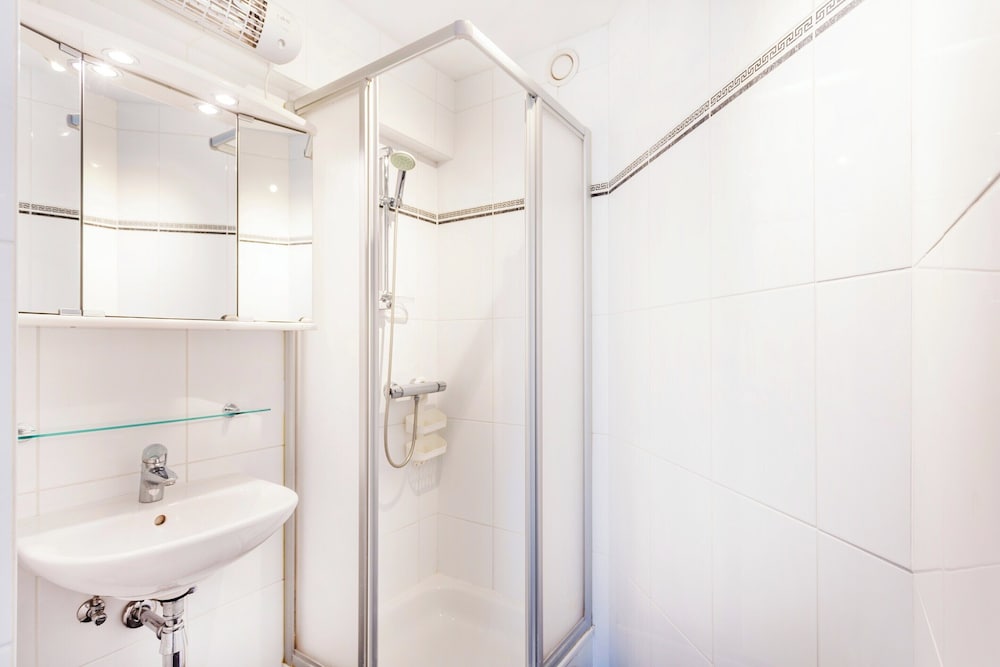 Modern, Luxurious Corner Flat on the Seafront