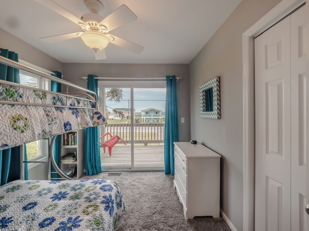 Pelican Palms by Topsail Realty