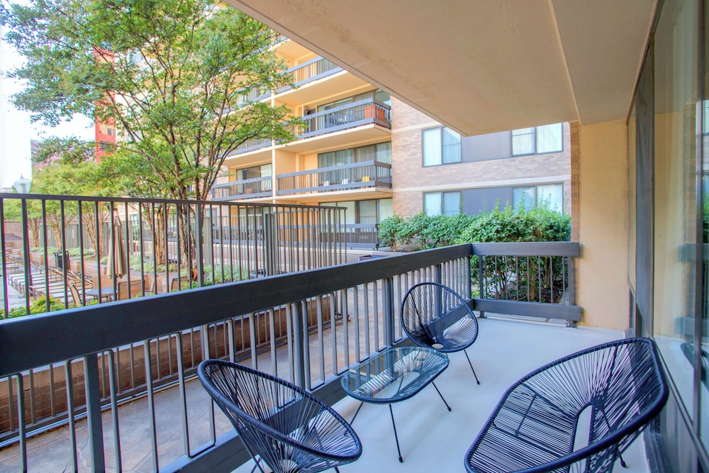Walkable DC View Apartments