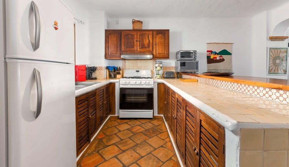 Ocean View 2Br Condo-balcony-beach-pool 710