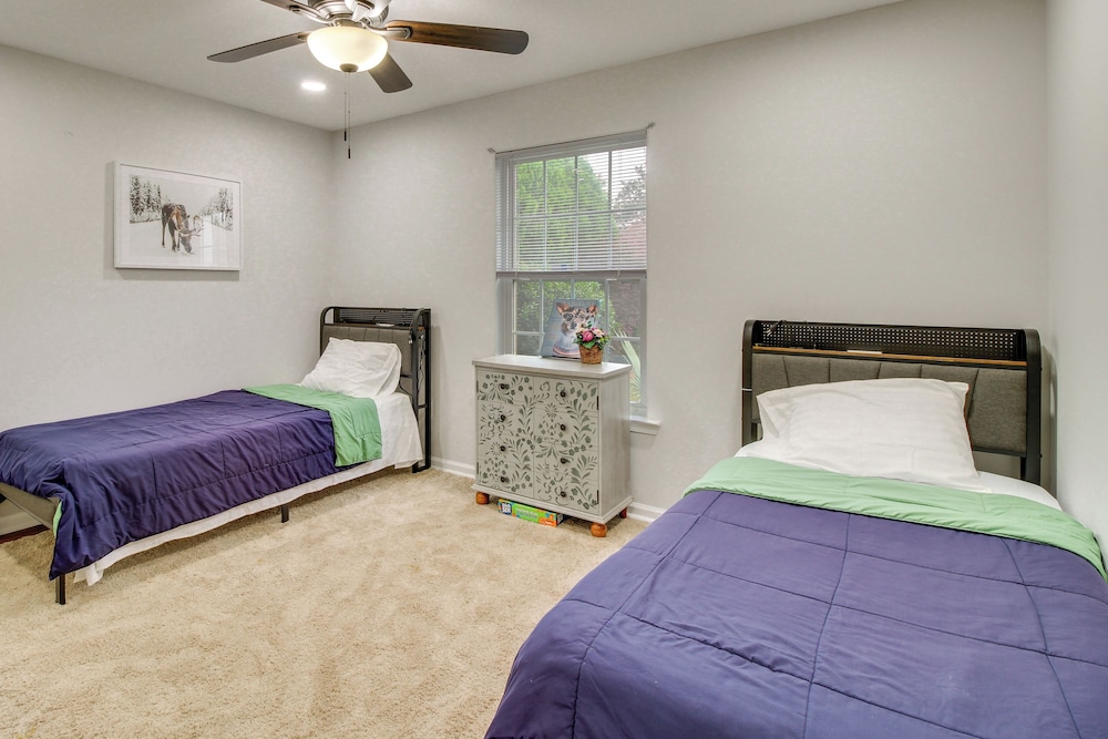 3 Mi to Oglethorpe Mall: Home w/ Fenced Yard!